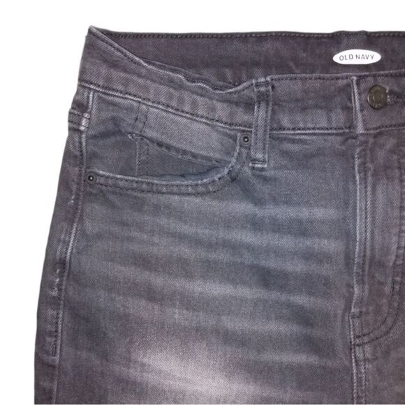 Old Navy Raw Hem Highwaisted Distressed Black Capri Jeans - Picture 9 of 13